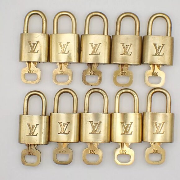 LOUIS VUITTON LV 10 Set Padlock Key Bag Charm Cadena Gold Plated France - Picture 8 of 16